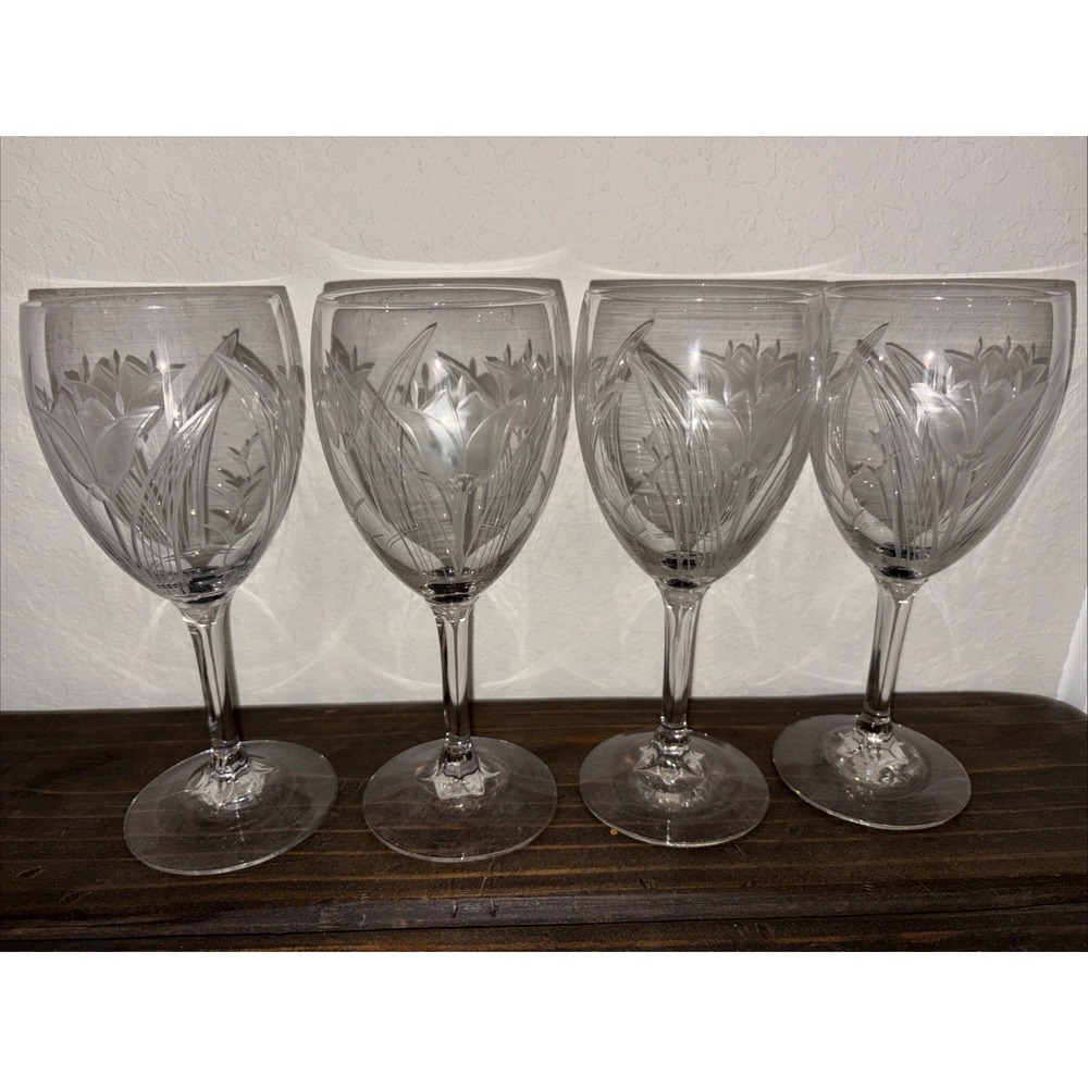 Set Of 4 Elegant vintage cut glass TULIPS DESIGN wine glasses 7.25 inches